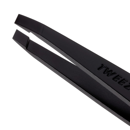 Fine Lines Tweezer Black Slanted